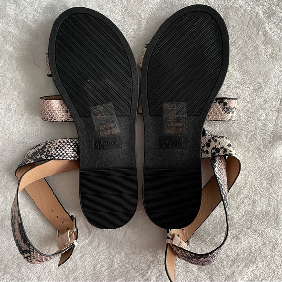 Qupid Women’s Flat Gladiator Sandals Snake Skin Strap Design - Picture 8 of 8